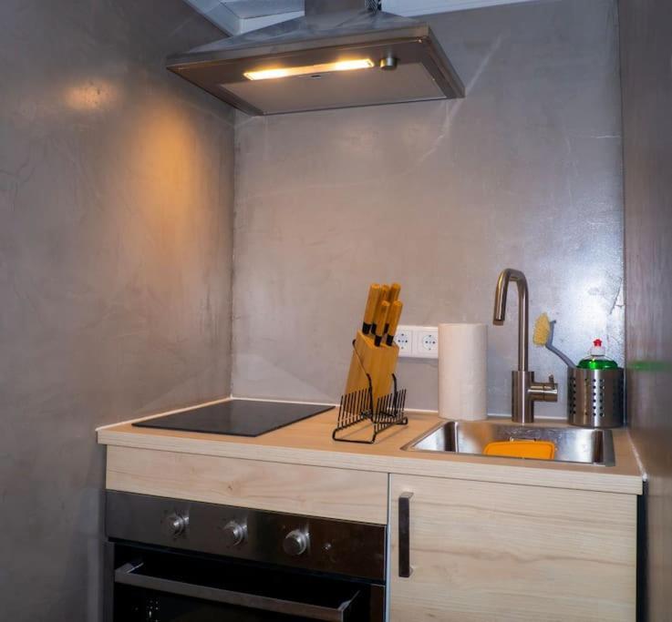Modern Cozy Apt. -With 2 Tv, Netflix And Work Desk เอสเซน ภายนอก รูปภาพ